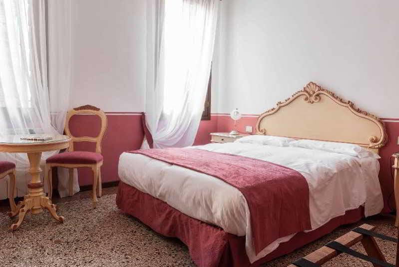 Ca' San Trovaso - 6 Rooms ヴェネツィア エクステリア 写真