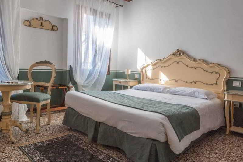 Ca' San Trovaso - 6 Rooms ヴェネツィア エクステリア 写真