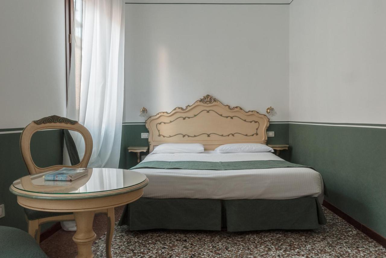 Ca' San Trovaso - 6 Rooms ヴェネツィア エクステリア 写真
